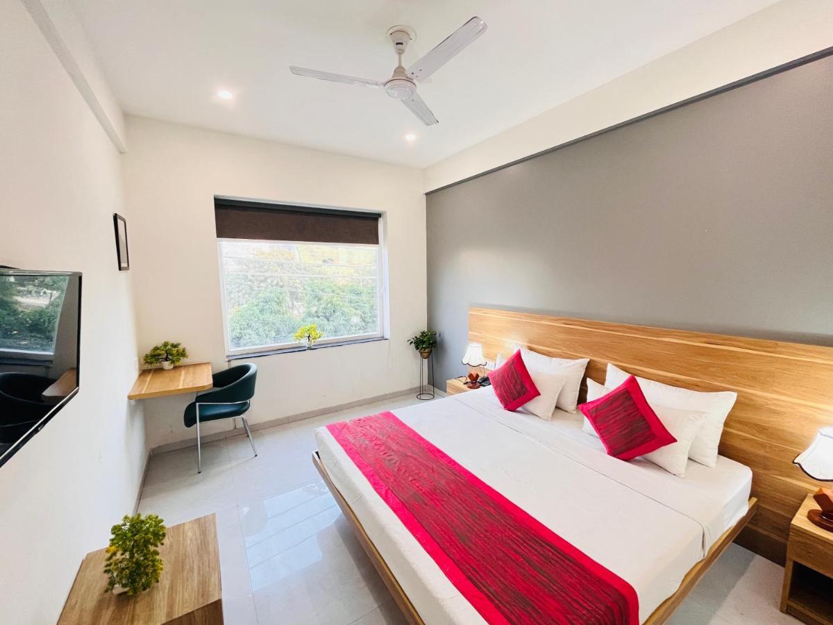 Infinity Stays Sector 45 - Couple Friendly Hotel 3*