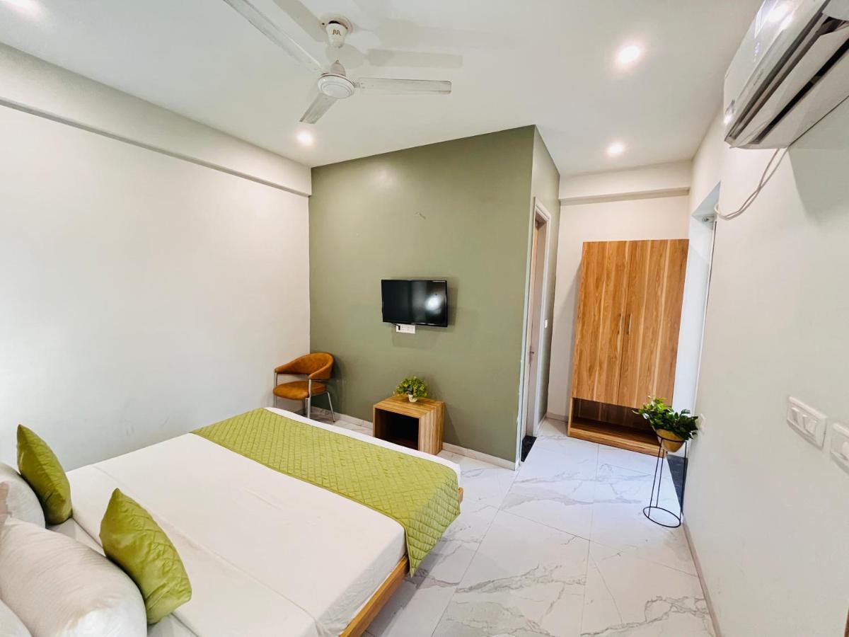 Infinity Stays Sector 45 - Couple Friendly Hotel