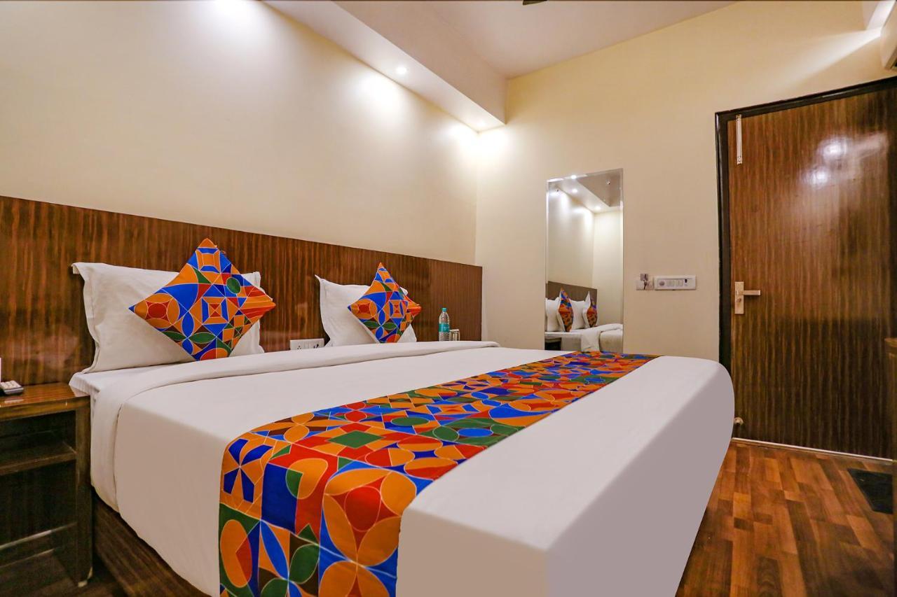 Fabexpress Kapashera Residency Hotel