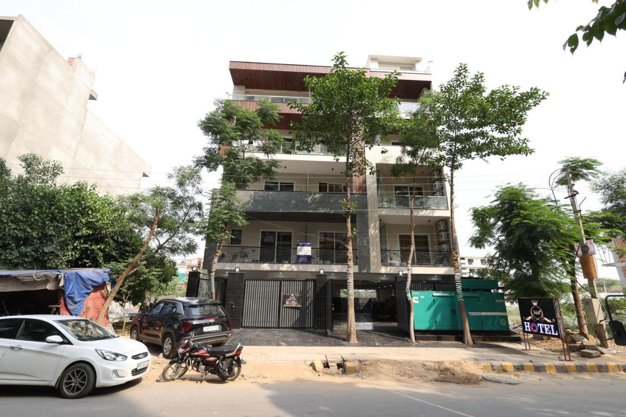 360 Degree 3* Gurgaon