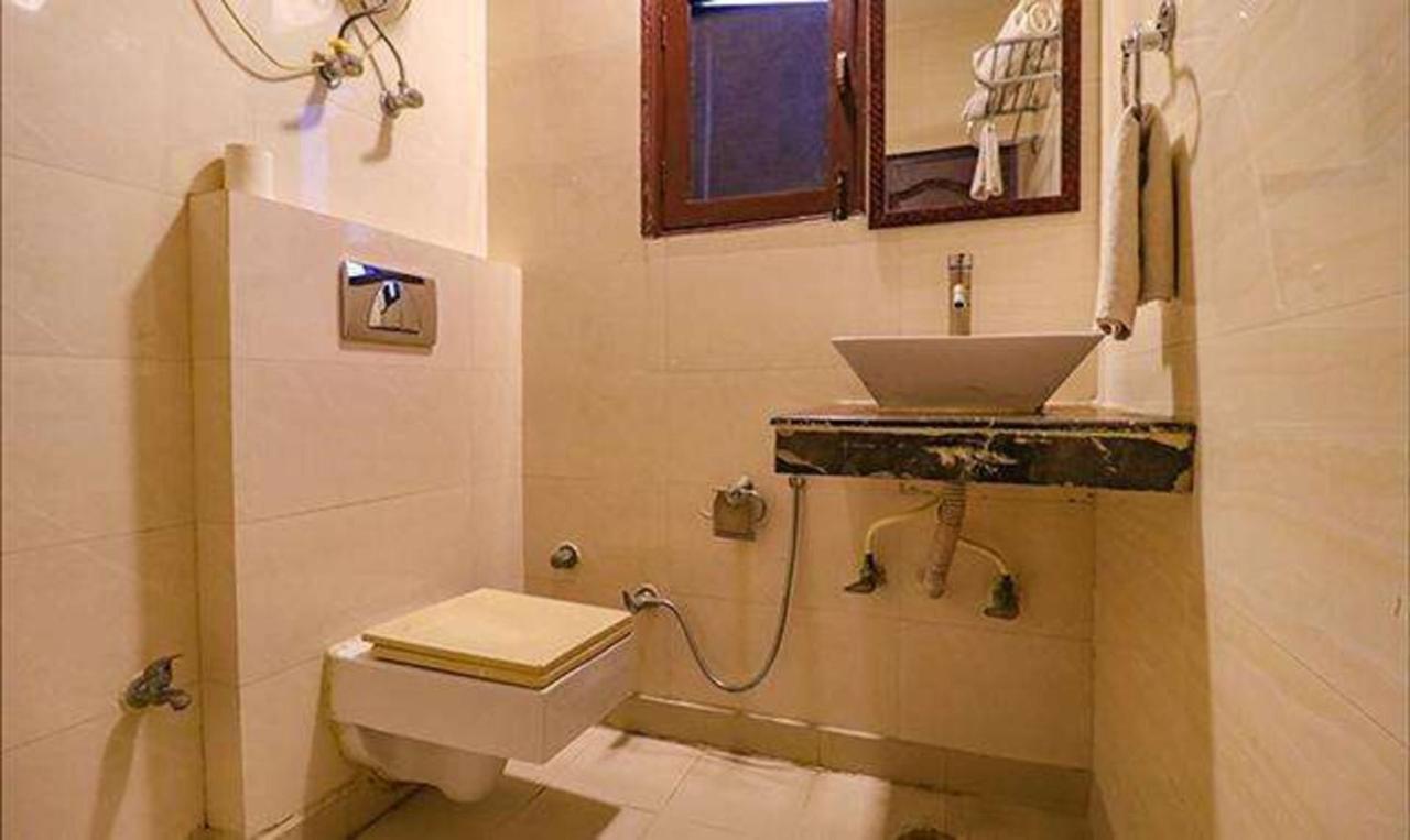 Hotel Roomshala 063 Cloud 29 - Gurugram Sector 45 Gurgaon