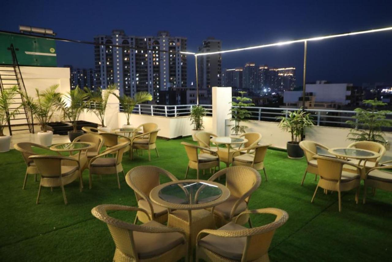 Roomshala 063 Cloud 29 - Gurugram Sector 45 3*