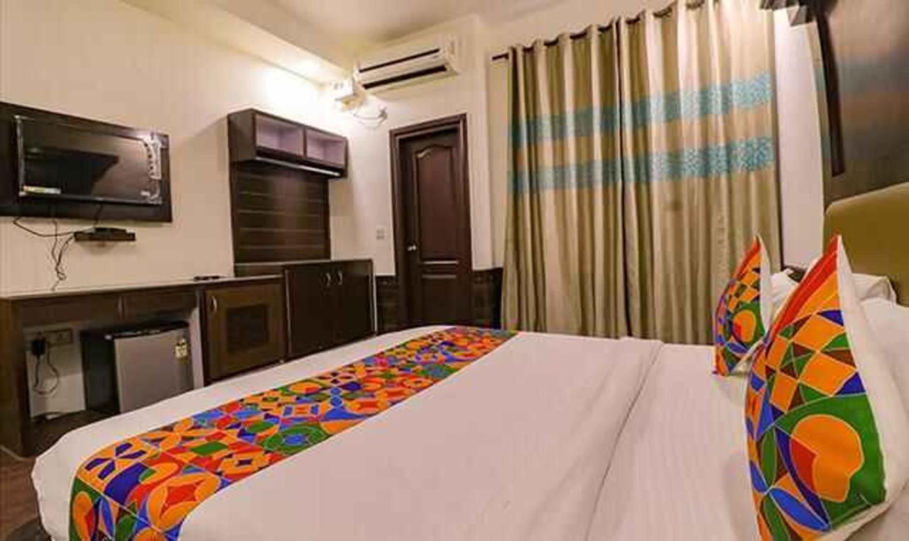 Hotel Roomshala 063 Cloud 29 - Gurugram Sector 45 Gurgaon
