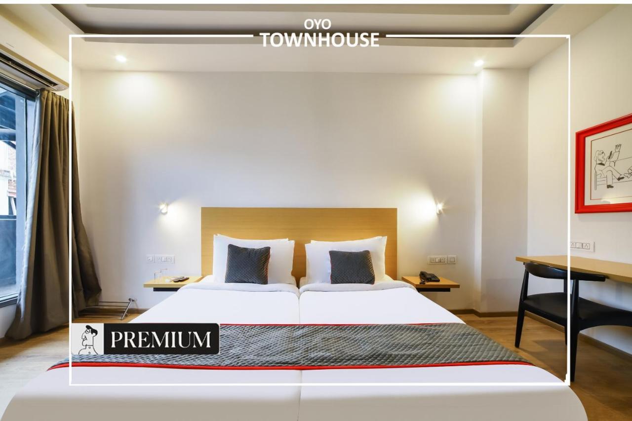Oyo Townhouse 120 Shushant Lok Hotel