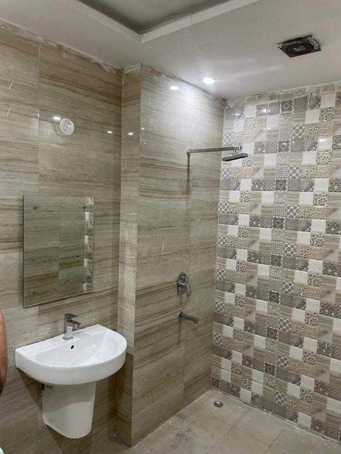 Hotel Oyo Daffodils Near Omaxe Celebration Mall Gurgaon