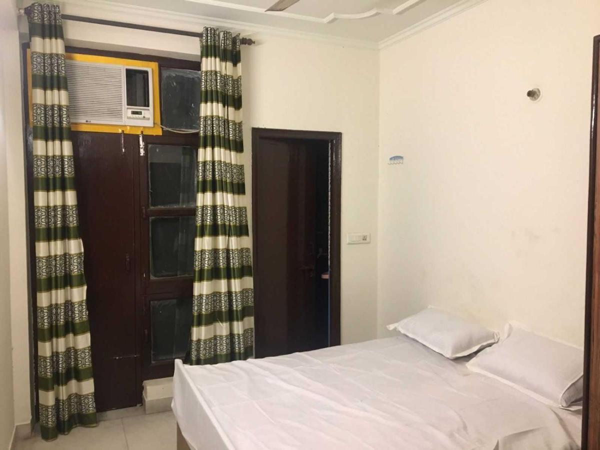 O Malik Near Omaxe Celebration Mall Hotel Gurgaon