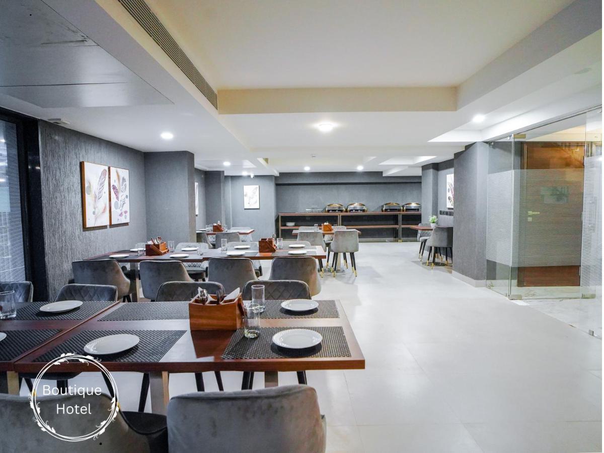 Saltstayz Select - Golf Course Road & Sector 57 Hotel 4*