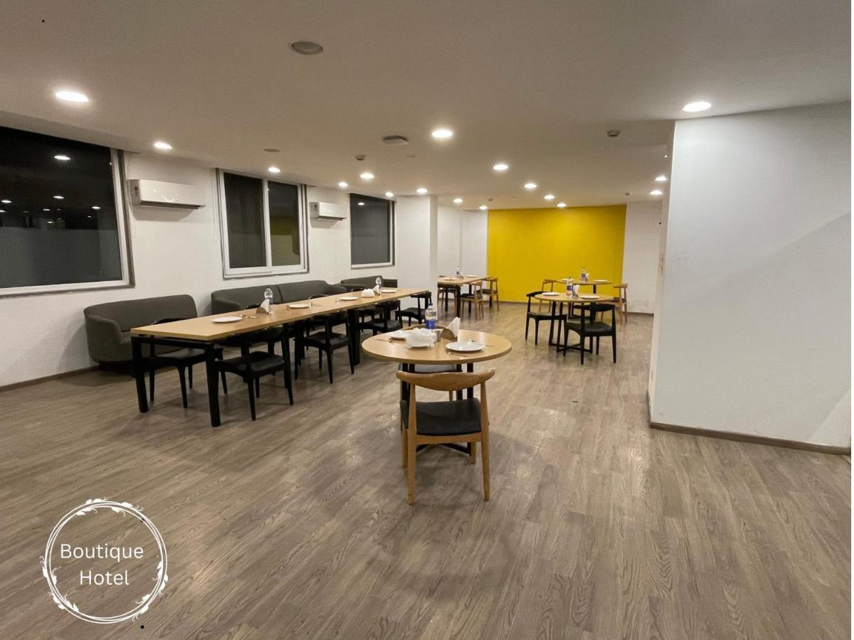 Hotel Saltstayz Sector 39- Near Rajiv Chowk & Sohna Road 3*