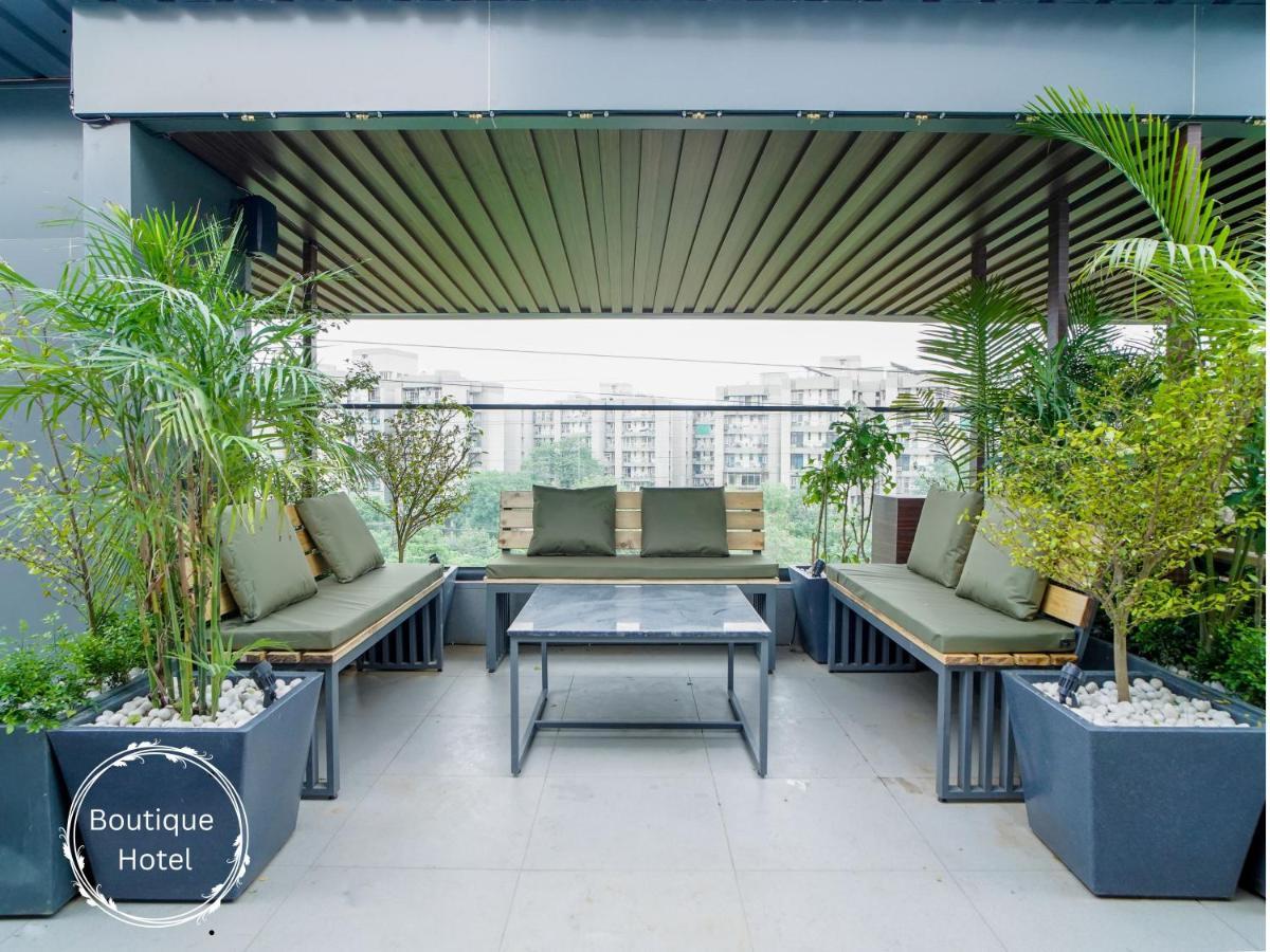 Saltstayz Select - Golf Course Road & Sector 57 Hotel 4*