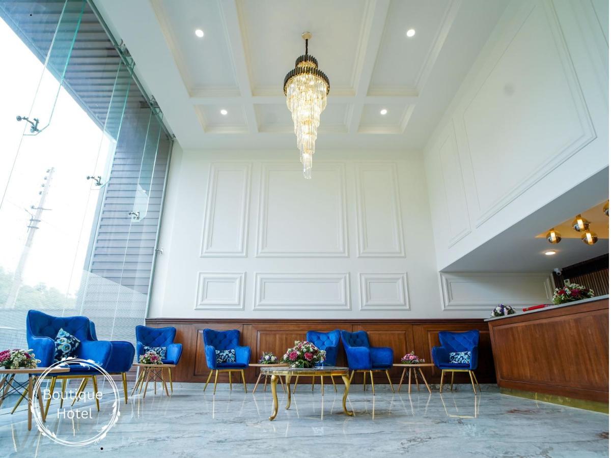 Saltstayz Select - Golf Course Road & Sector 57 Hotel 4*