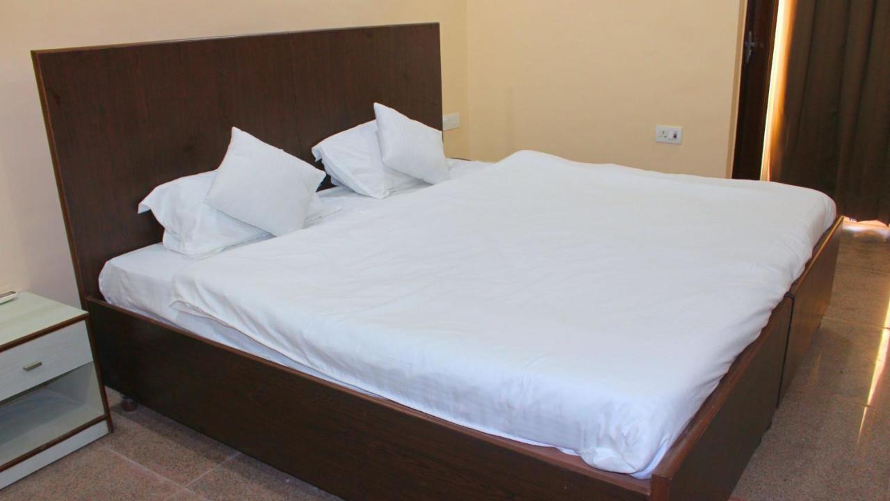 Hotel Wedlock Premium Gurgaon