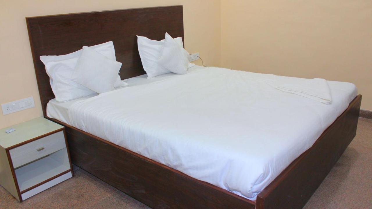 Hotel Wedlock Premium Gurgaon