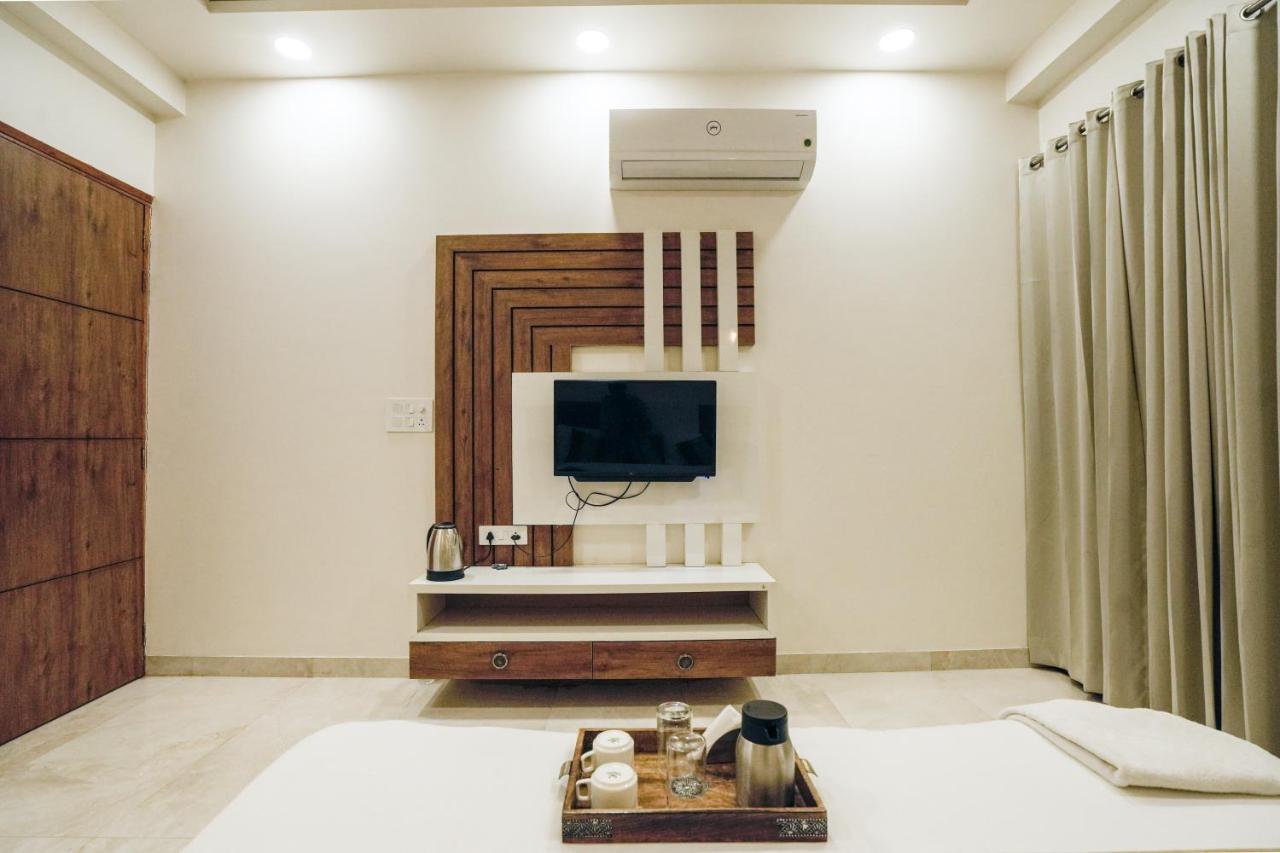 Maharaja Palace Boutique Near Medanta Medicity 3*