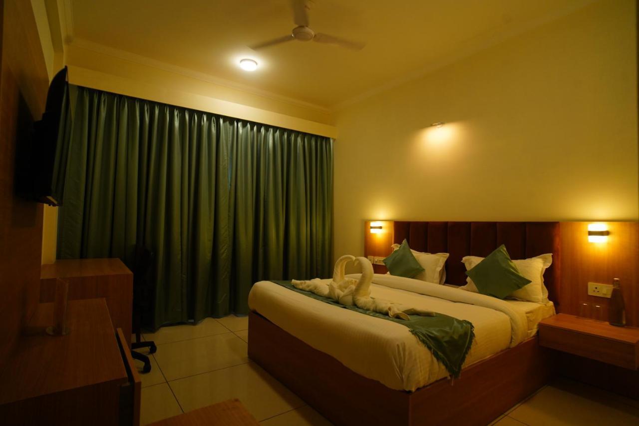 Rr Galaxy Hotel Gurgaon