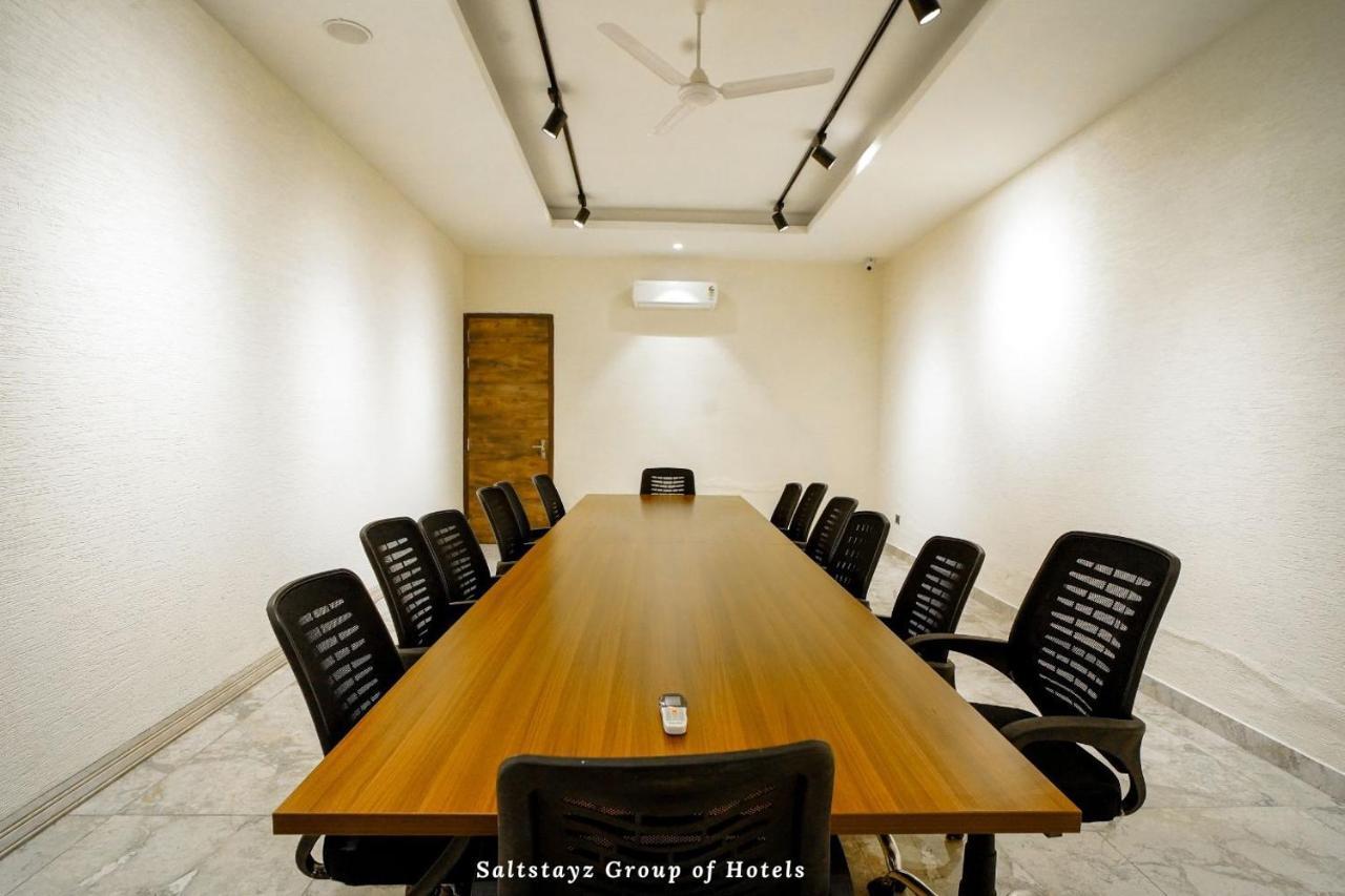 Saltstayz Premier - Cyber Hub 4* Gurgaon