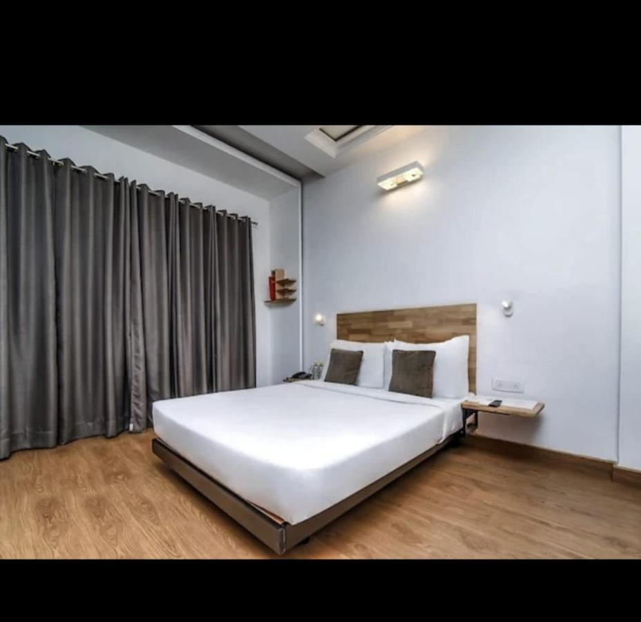 Hotel Stayplace 121 Gurgaon