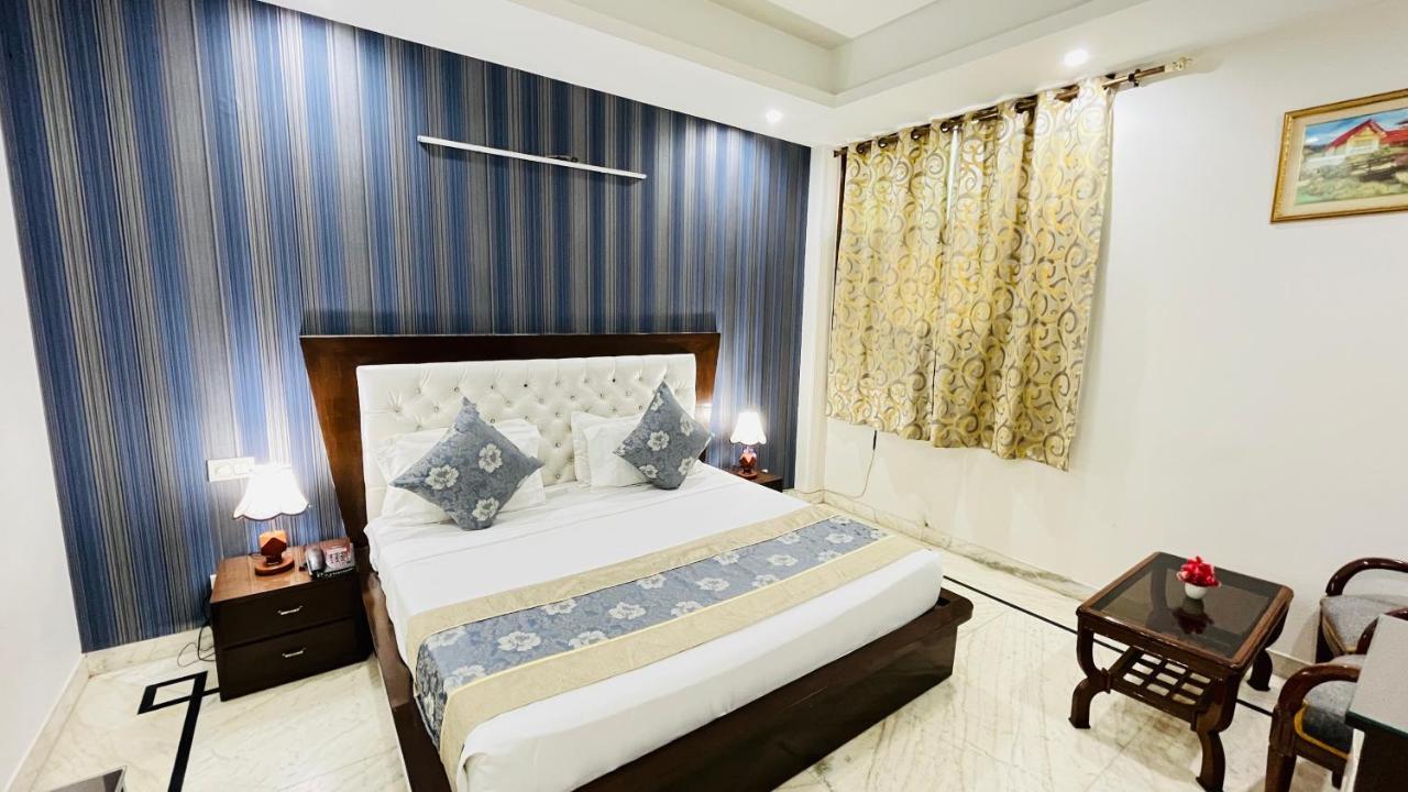 Starline Sector 28 Hotel