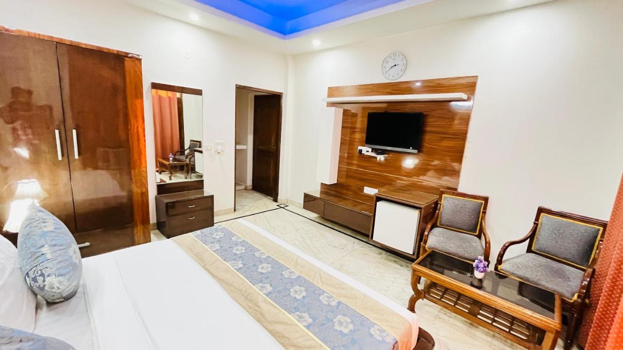 Starline Sector 28 Hotel 3*
