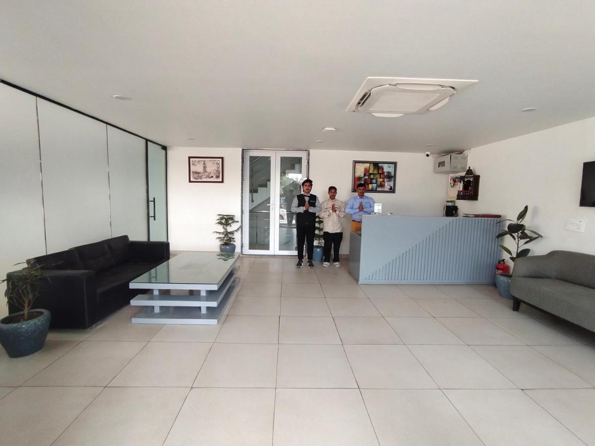 Saltstayz Sector 52 - Ardee Mall 3*