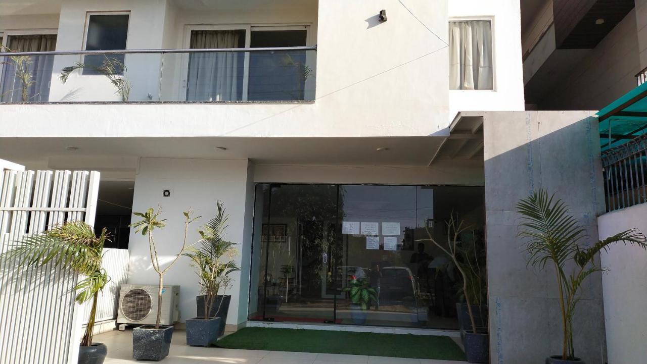 Saltstayz Sector 52 - Ardee Mall Hotel 3*