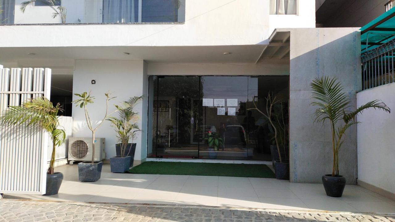 Saltstayz Sector 52 - Ardee Mall Hotel 3*