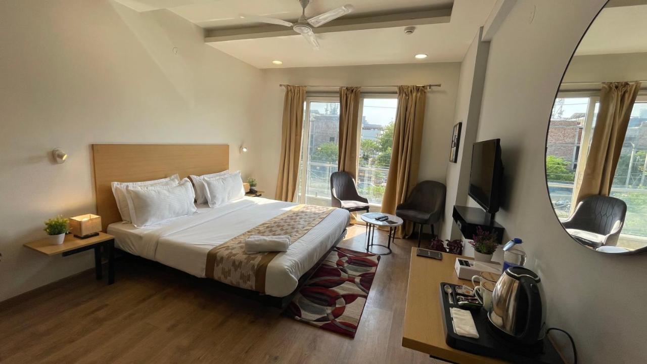 Saltstayz Express - Medicity Near Medanta Hospital Gurgaon