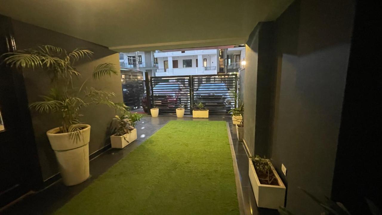 Saltstayz Express - Golf Course Road & Dlf Phase-1 Hotel