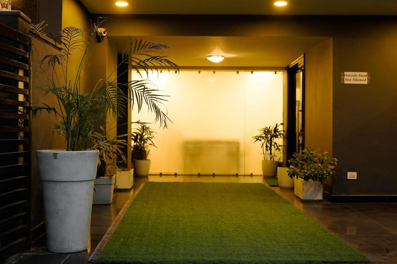 Saltstayz Express - Golf Course Road & Dlf Phase-1 Hotel