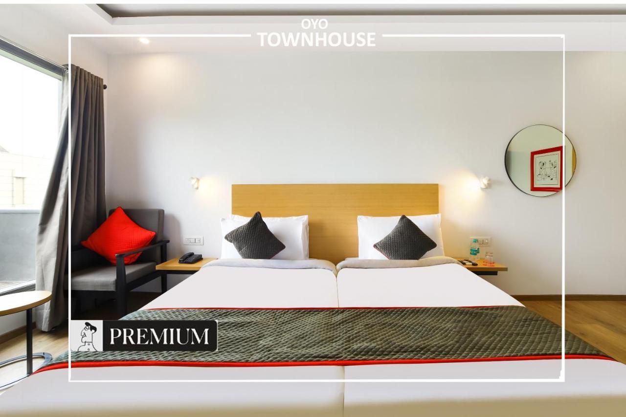 Oyo Townhouse 120 Shushant Lok Hotel 3*