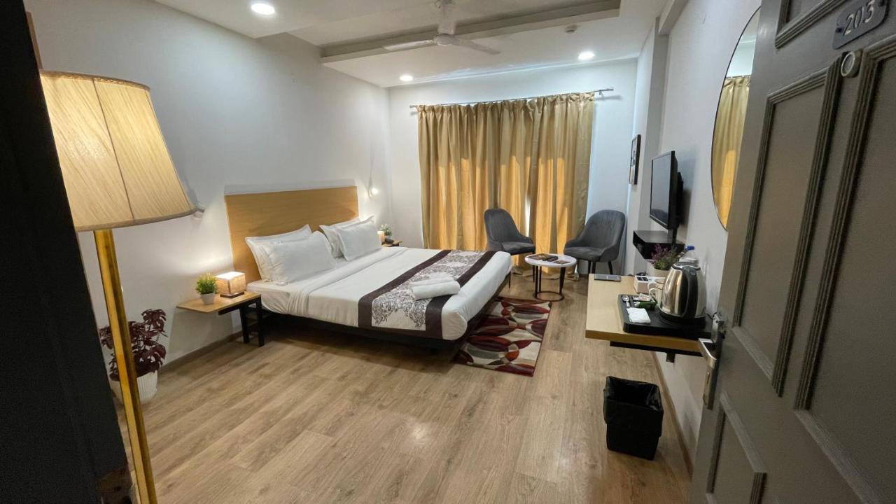 Hotel Saltstayz Express - Medicity Near Medanta Hospital Gurgaon