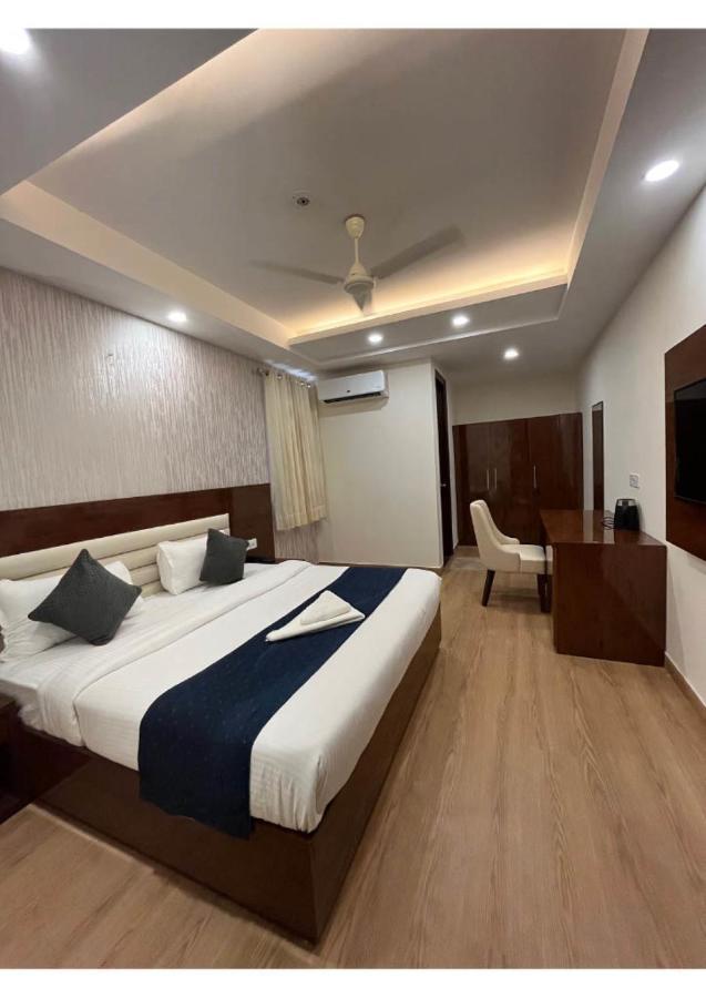 Hotel The Azure