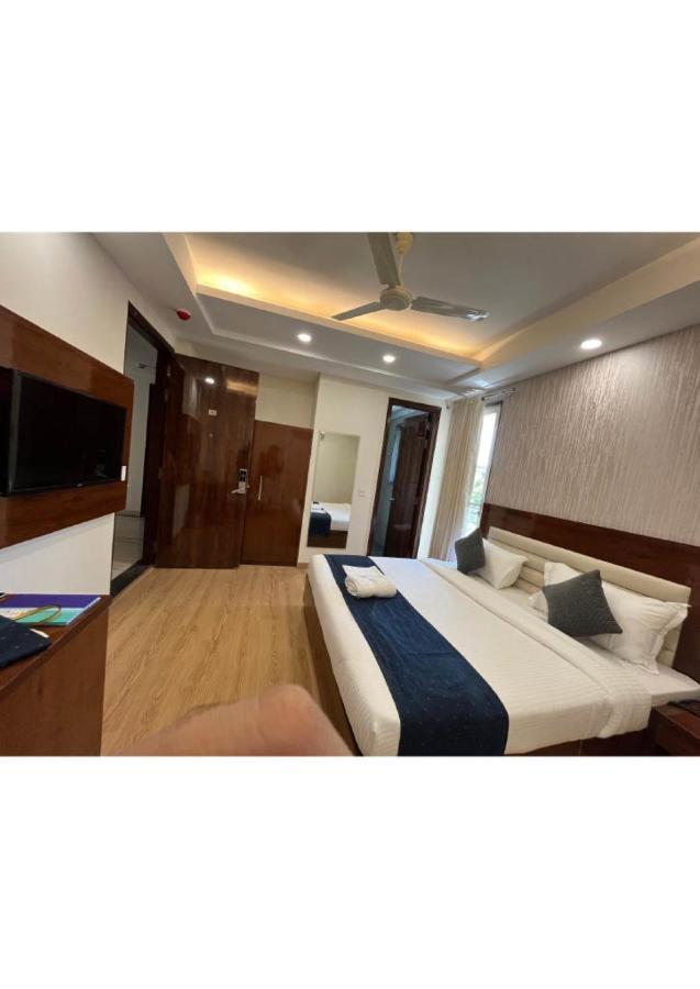 Hotel The Azure