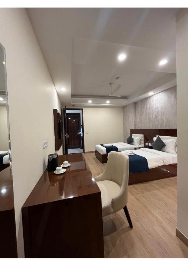 Hotel The Azure Gurgaon