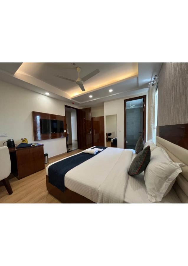 Hotel The Azure Gurgaon