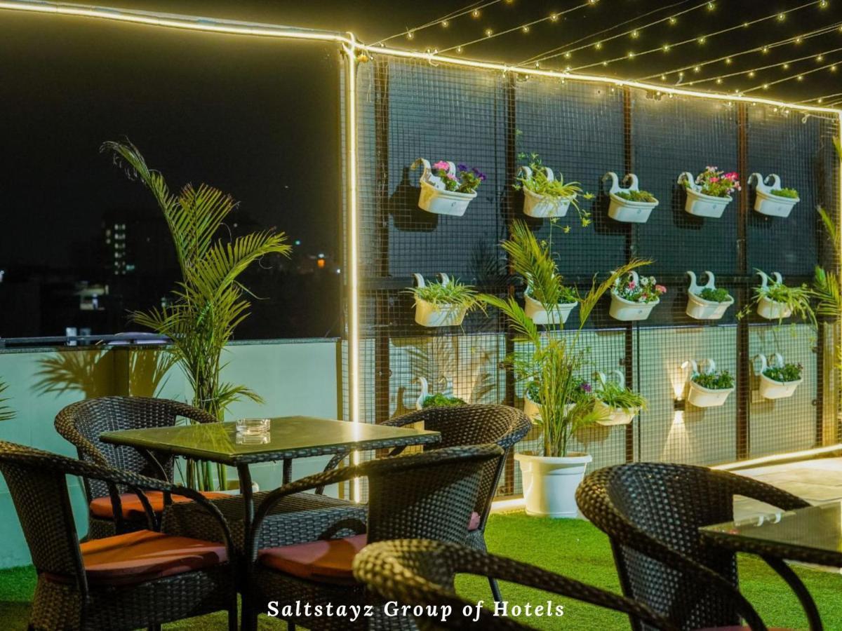 Saltstayz Select - Unitech Cyber Park