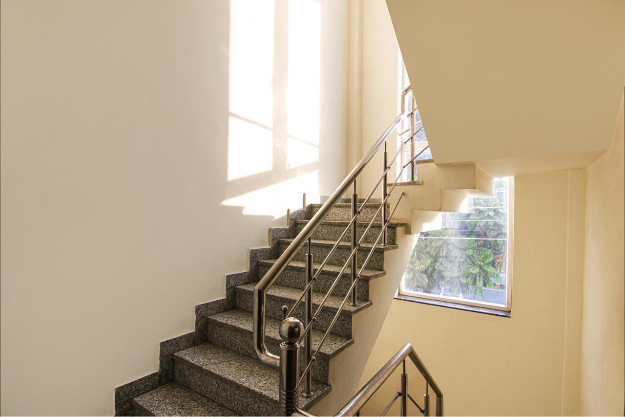 Hotel Homefort - Sector 45 Near Cyber Park & Artemis Hospital