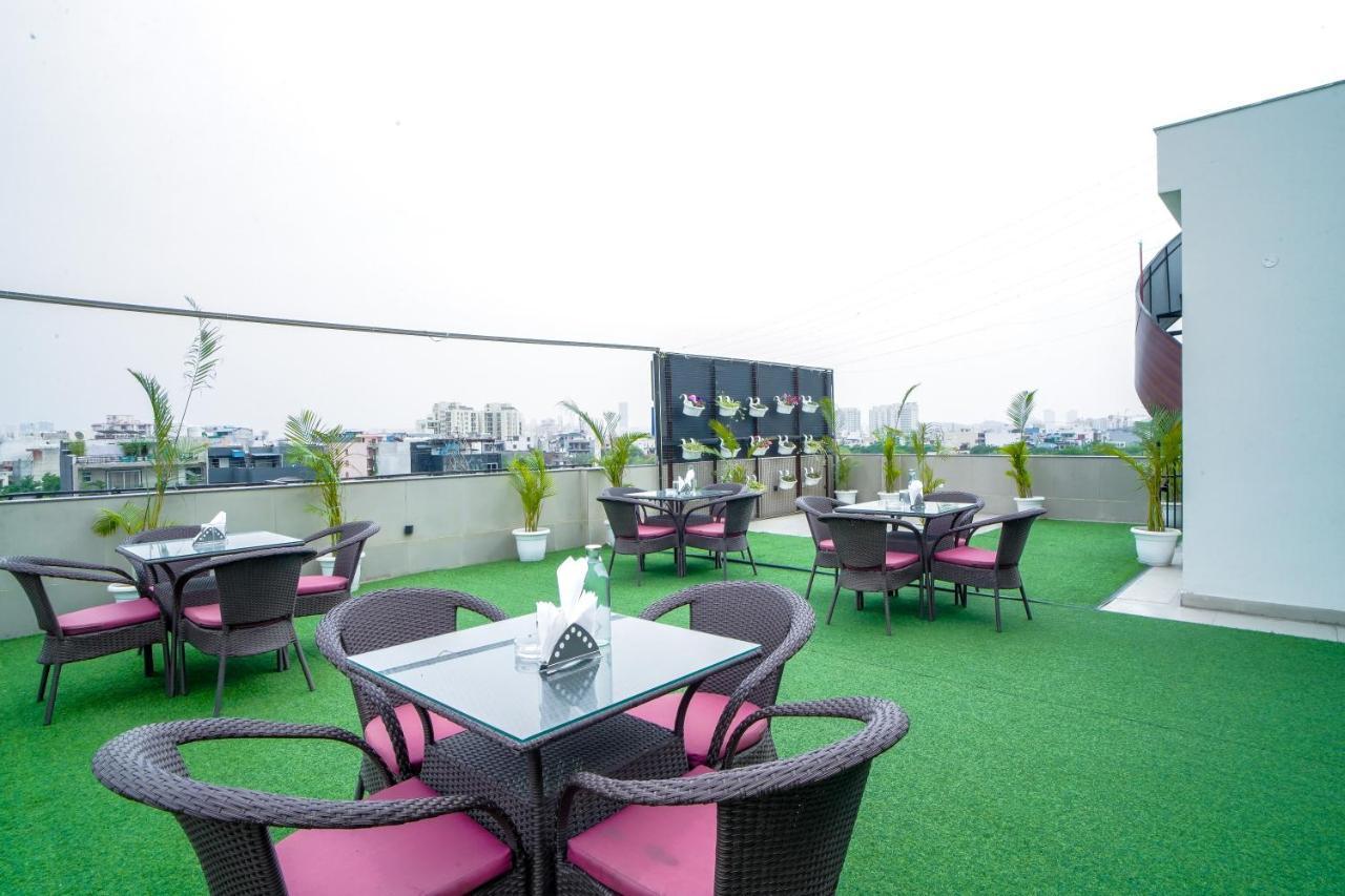 Saltstayz Select - Unitech Cyber Park 4*