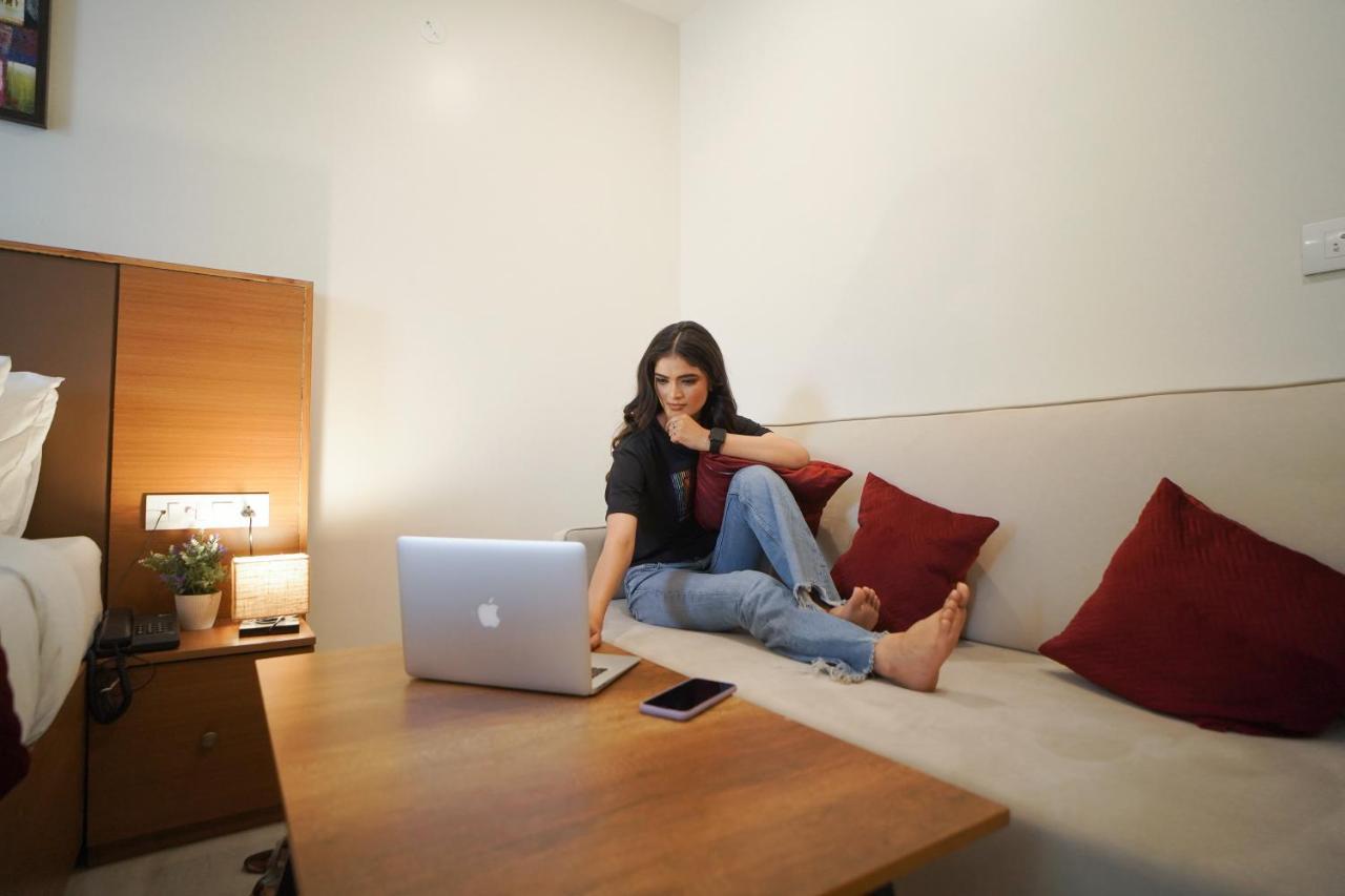 Saltstayz Select - Unitech Cyber Park Hotel