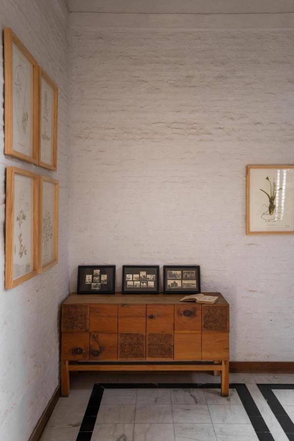 Villa Lohonostays Library Sadhrana Bagh