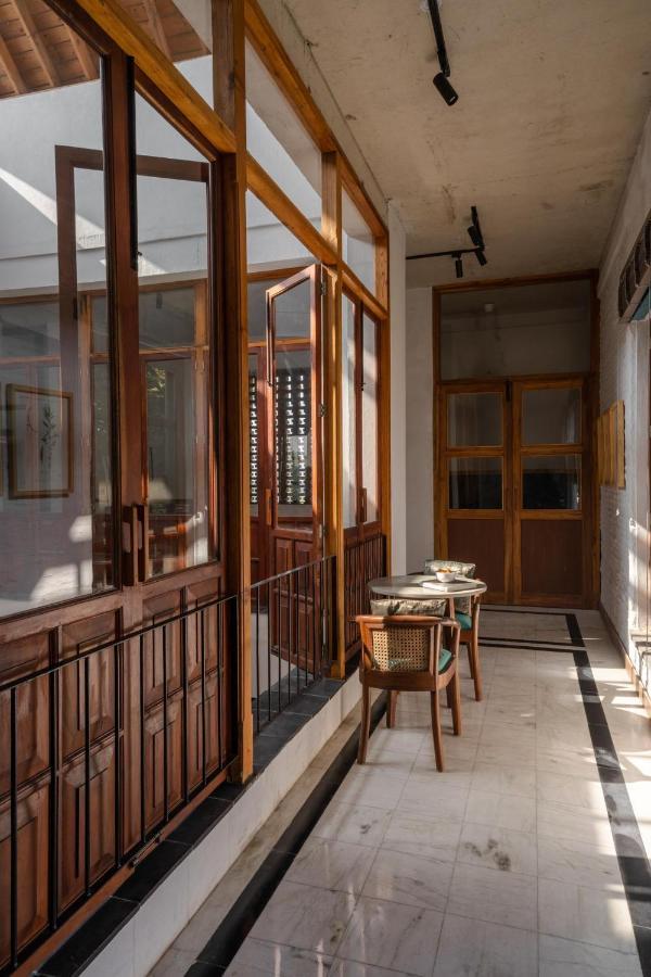 Lohonostays Library Sadhrana Bagh Gurgaon