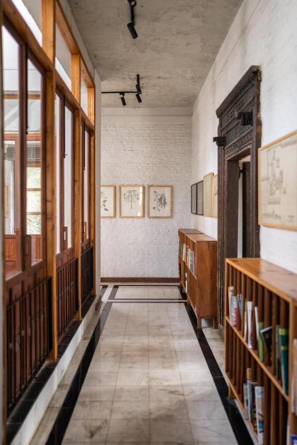 Lohonostays Library Sadhrana Bagh Villa