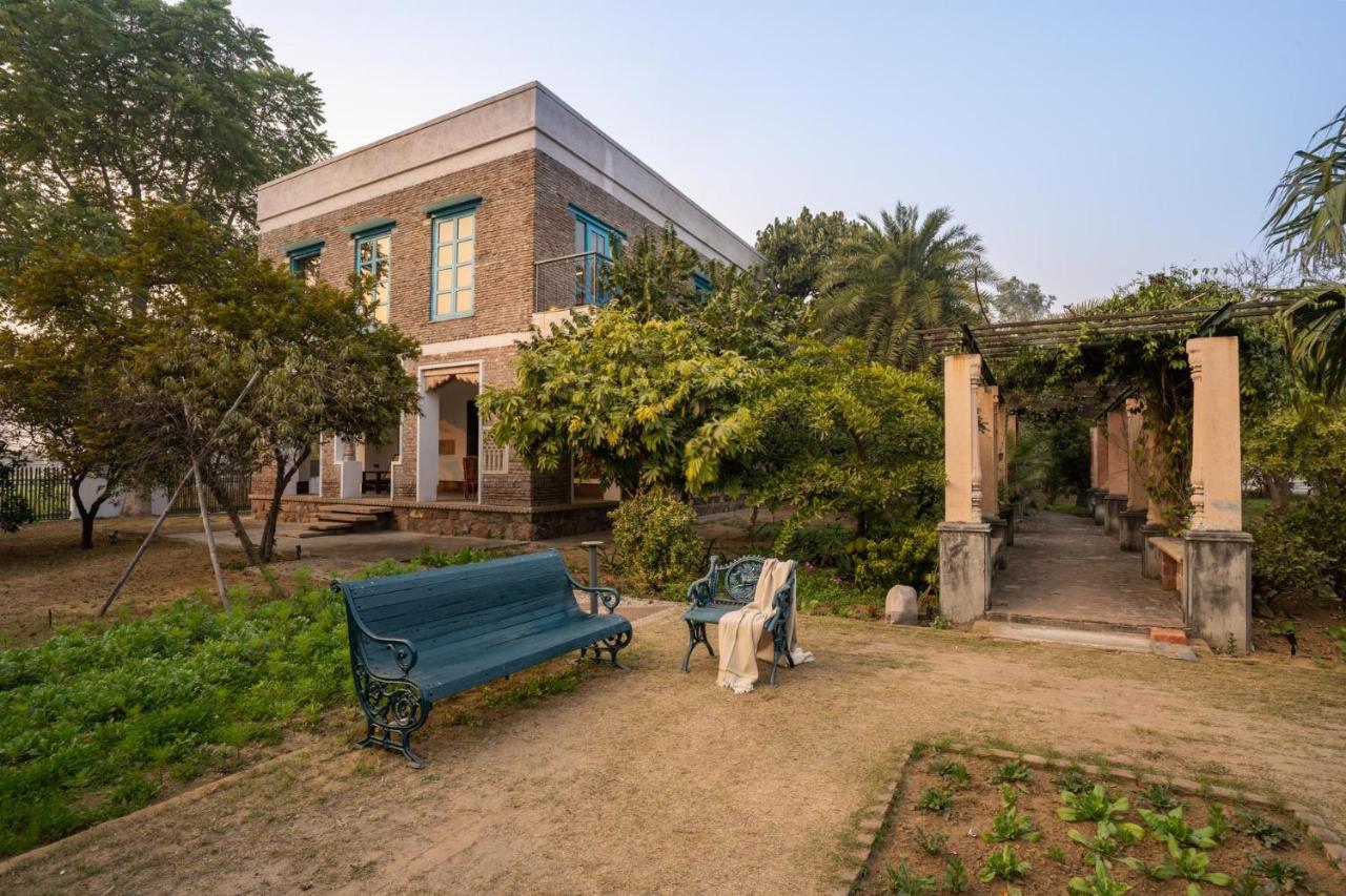 Lohonostays Library Sadhrana Bagh Gurgaon