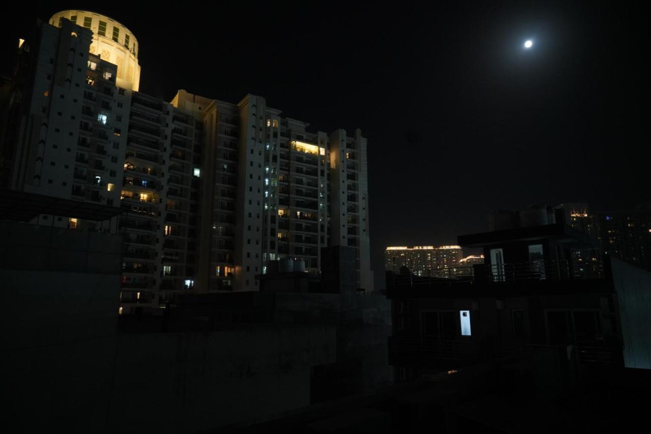 Luxury 3bhk Service -golf Course Road,