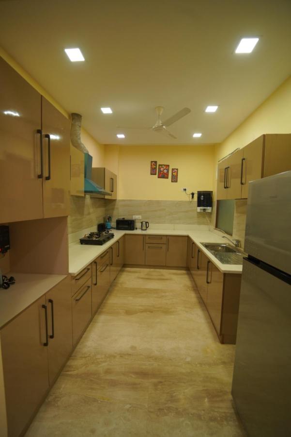 Luxury 3bhk Service -golf Course Road, Apartment