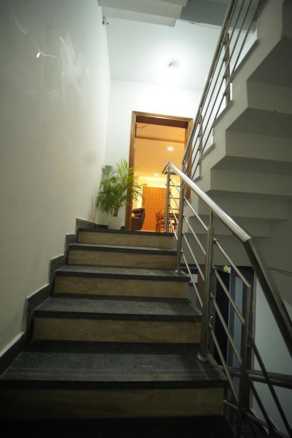 Luxury 3bhk Service -golf Course Road,