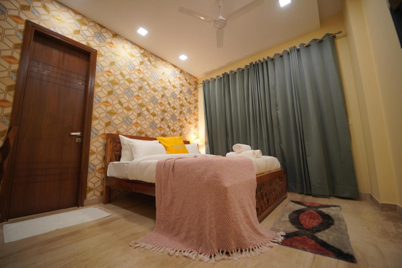 Luxury 3bhk Service -golf Course Road, Apartment *