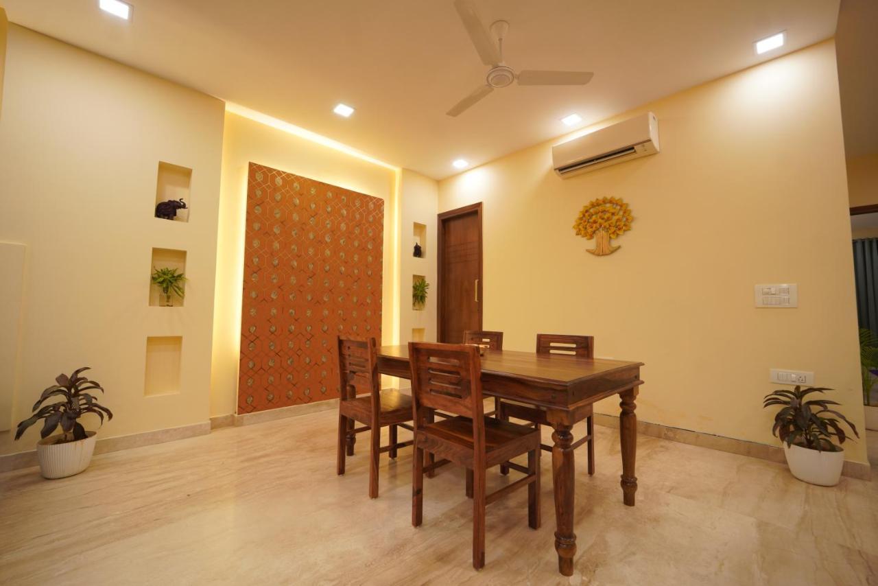 Luxury 3bhk Service -golf Course Road,