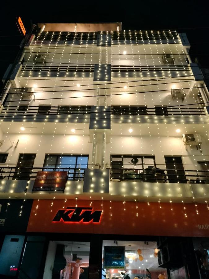Guest house With Attach Washroom On Main Road- Rajiv Chowk Gurgaon