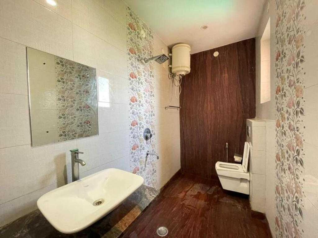 Hotel O Paradise Near Appu Ghar 3*