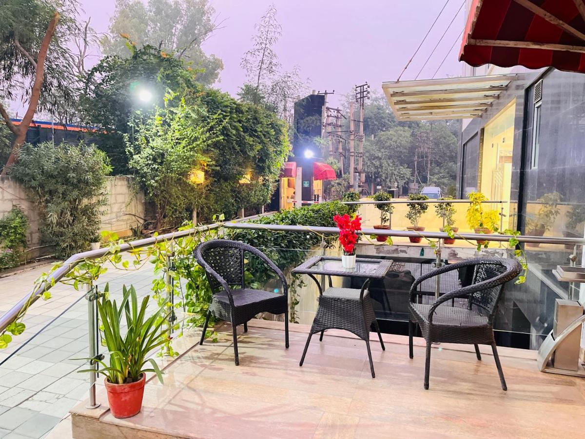 Hotel Corus & Banquets - Sector 14, Couple Friendly Gurgaon